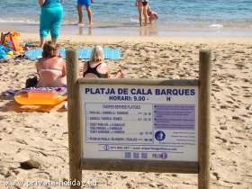 Strand Schild in Cala Barques