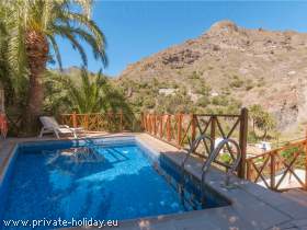 Haus mit Privatpool und Terrasse