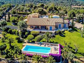 Moderne Villa mit Infinity-Pool