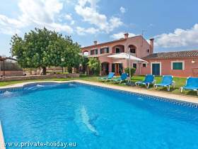 Finca mit gepflegtem Garten & Pool