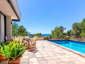 Villa mit Pool und Traumblick
