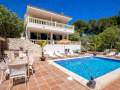Villa mit Pool nahe am Sandstrand