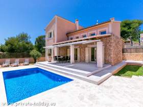 Villa mit Privatpool & Terrasse