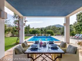 Landhaus mit Pool, Garten und Grill