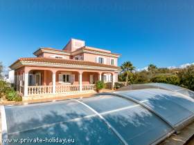 Villa mit Privatpool und Außenküche