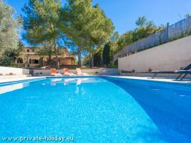 Natursteinfinca mit Pool und Garten