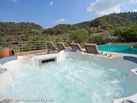 Natursteinfinca mit Privatpool