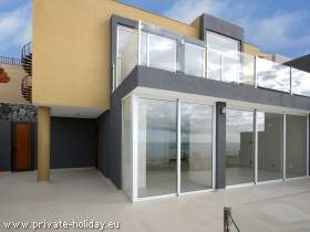 Modernes Reihenhaus mit Pool
