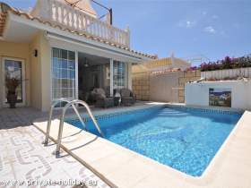 Ferienhaus mit eigenem Pool