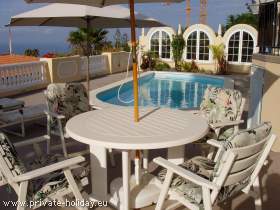 Bungalow mit beheizbarem Pool
