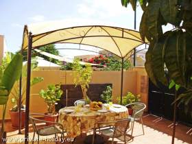 Ferienhaus in Arona mit Terrasse