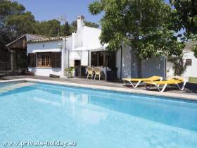 Villa mit Privatpool und Garten