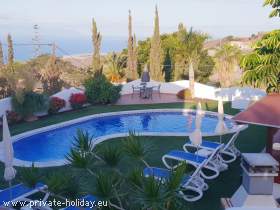 Ferienhaus mit Pool und Meerblick
