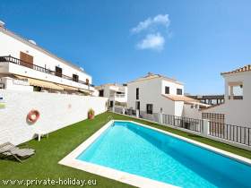 Haus mit Pool, Terrasse und Garten